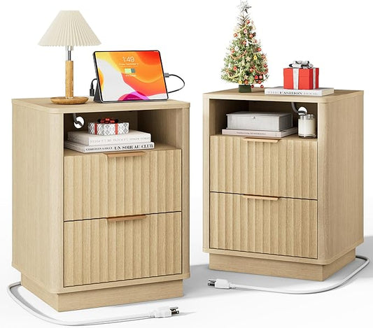 Fluted Nightstand Set of 2 with Charging Station, 18" Modern Farmhouse Night Stand, 2 Drawers End Table with Storage, Bedside Table for Bedroom Home Office, Curved Profile (Natural Oak)